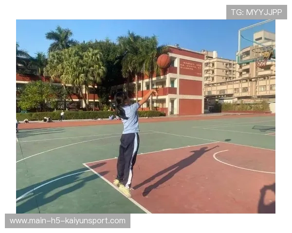 挥洒自如的力量：解密“正拍抽球贴地划过”的精彩瞬间