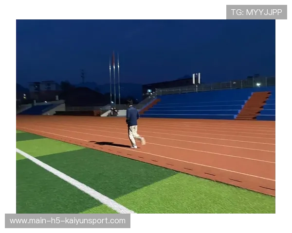 教师招聘考试跑步进场，考生压力引发共鸣