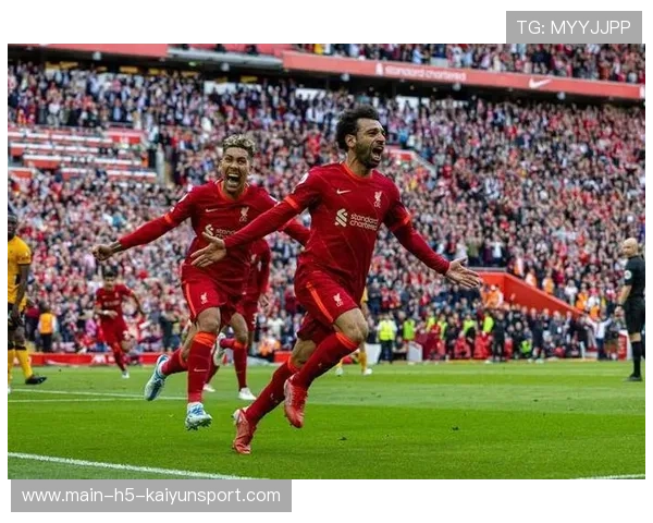 利物浦关键战取胜，红军重返榜首行列，利物浦红军和中国红军